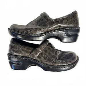 b.o.c. Womens 8 Peggy Clogs Slip On Shoes Gray Patent Crocodile Print Nursing‎